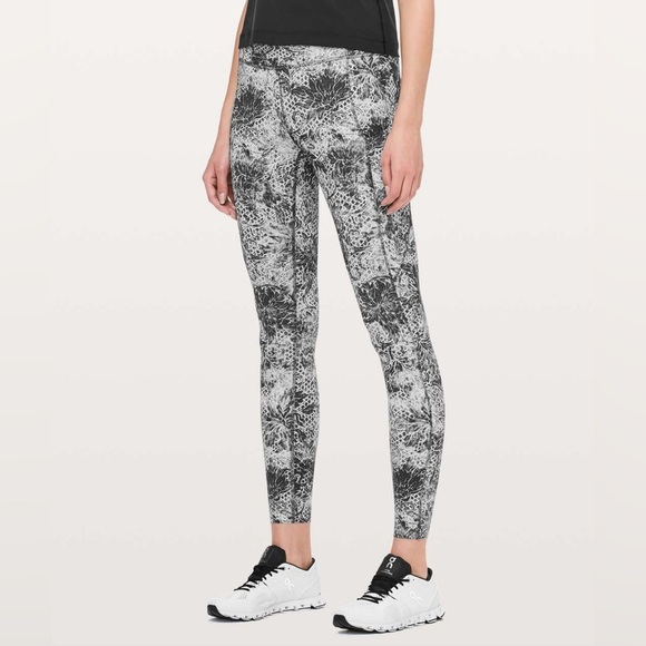 lululemon athletica Pants - Lululemon Fast & Free 7/8 Tight 11 Black And White Leggings Size 4